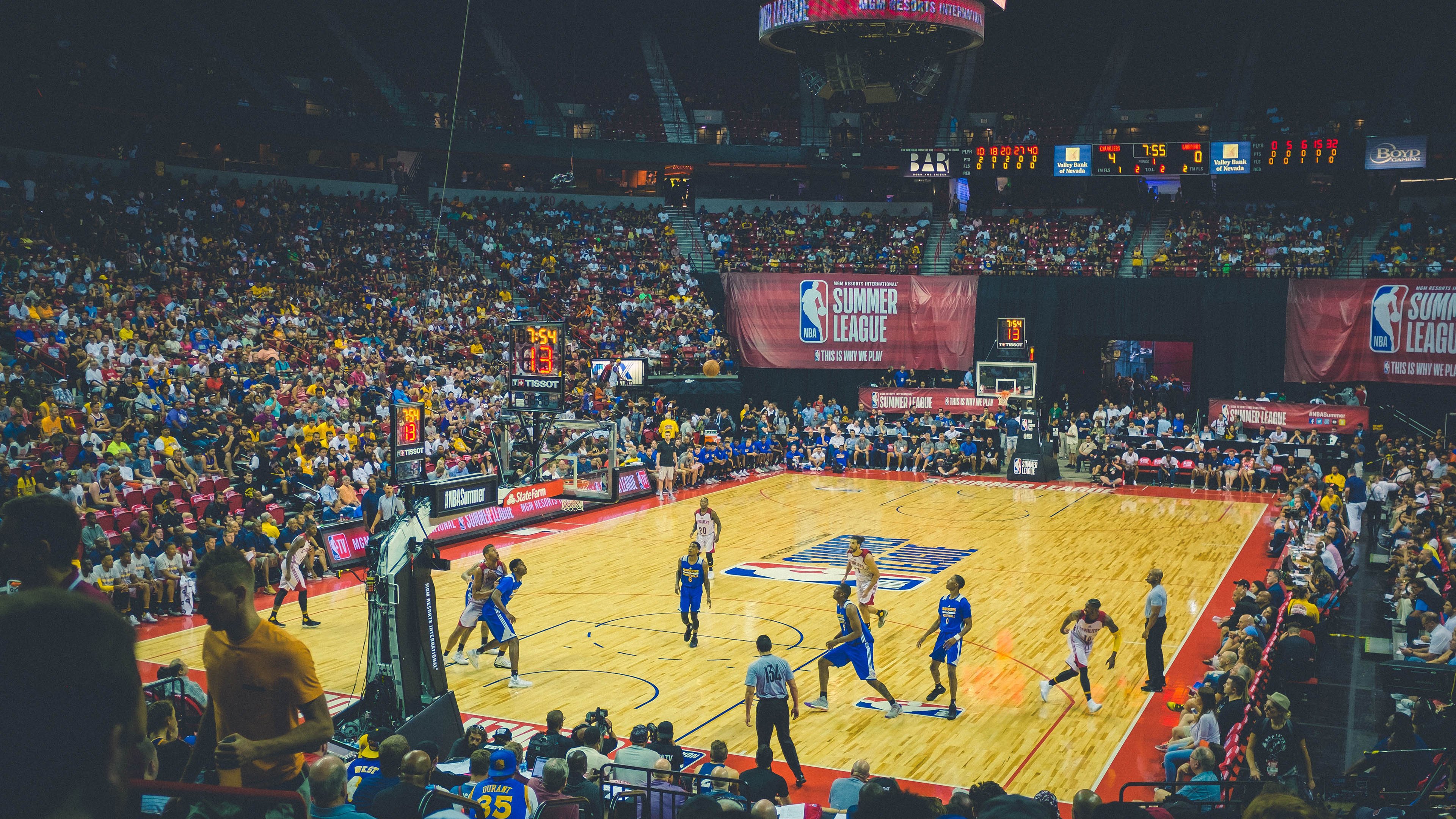 NBA球队长短合同运用对球队构建策略影响，短期合同球星